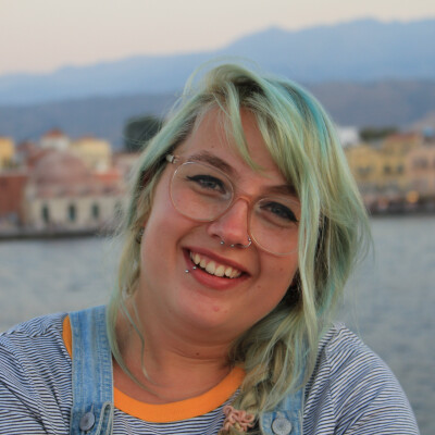 Nina zoekt een Kamer / Appartement / Huurwoning / Studio / Woonboot in Amsterdam