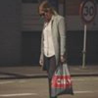 Laurelle  zoekt een Kamer / Appartement / Huurwoning / Studio / Woonboot in Amsterdam