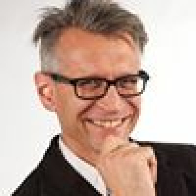 Michel zoekt een Kamer / Appartement / Huurwoning / Studio in Amsterdam