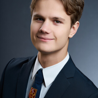 Bendegúz zoekt een Kamer / Appartement / Huurwoning / Studio in Amsterdam