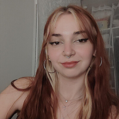 María zoekt een Kamer / Appartement / Huurwoning / Studio / Woonboot in Amsterdam