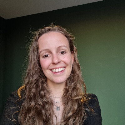 Joyce zoekt een Kamer / Appartement / Huurwoning / Studio / Woonboot in Amsterdam