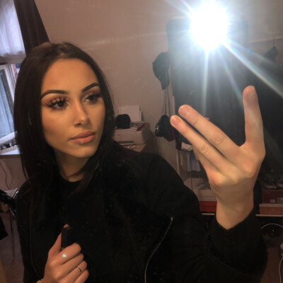 Larissa zoekt een Appartement / Huurwoning / Studio / Woonboot in Amsterdam