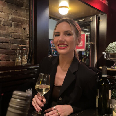 Emma  zoekt een Appartement / Huurwoning / Studio in Amsterdam