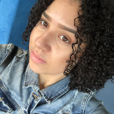 Sabrina zoekt een Kamer / Appartement / Huurwoning / Studio in Amsterdam