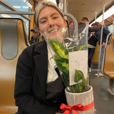 Ellen zoekt een Kamer / Appartement / Huurwoning / Studio in Amsterdam