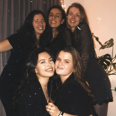 Evelien zoekt een Kamer / Appartement in Amsterdam