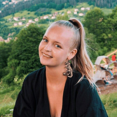 Anna zoekt een Kamer / Appartement / Huurwoning / Studio / Woonboot in Amsterdam