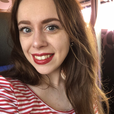 Davina Melissa zoekt een Kamer / Appartement / Huurwoning / Studio in Amsterdam