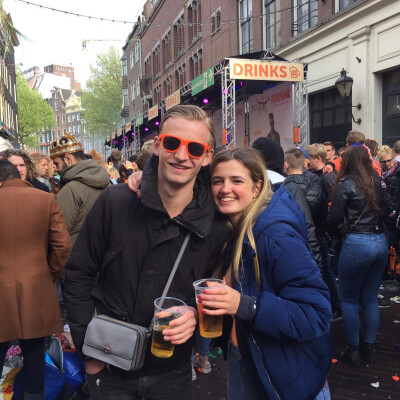 Lorna zoekt een Kamer / Appartement / Huurwoning / Studio / Woonboot in Amsterdam