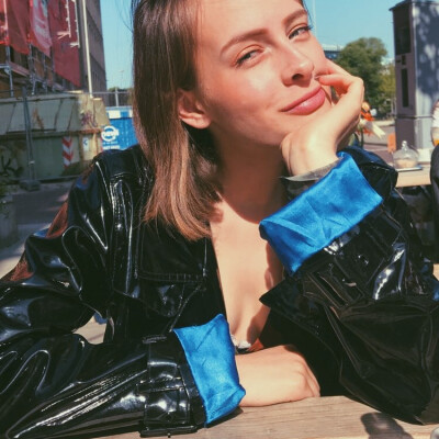 Naomi  zoekt een Kamer / Appartement / Huurwoning in Amsterdam