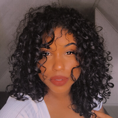 Estefania  zoekt een Kamer / Appartement / Studio in Amsterdam