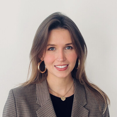 Femke zoekt een Kamer / Appartement / Huurwoning / Studio / Woonboot in Amsterdam