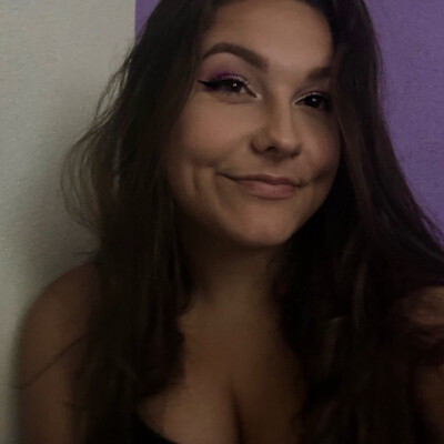 Kelly zoekt een Kamer / Huurwoning / Studio in Amsterdam