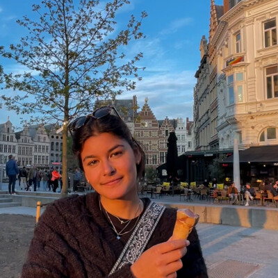 Zoya zoekt een Kamer / Appartement / Huurwoning in Amsterdam