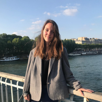 Yaëlle  zoekt een Kamer / Appartement / Huurwoning / Studio / Woonboot in Amsterdam