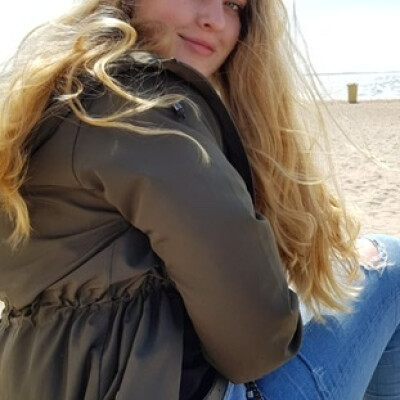 Anne zoekt een Kamer / Appartement / Huurwoning / Studio in Amsterdam