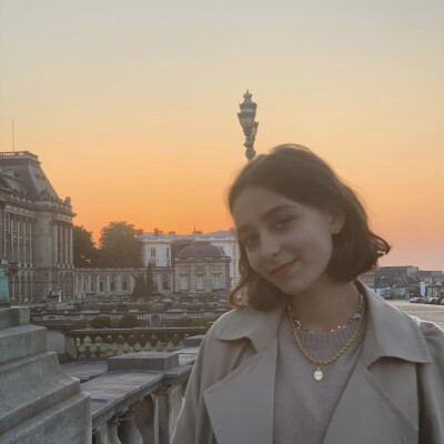 Agathe zoekt een Kamer / Appartement / Huurwoning / Studio / Woonboot in Amsterdam