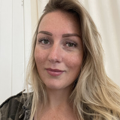 Naomi zoekt een Appartement / Huurwoning / Studio / Woonboot in Amsterdam