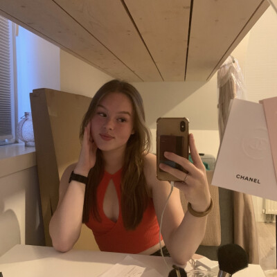 Jasmijn zoekt een Appartement / Huurwoning / Studio / Woonboot in Amsterdam