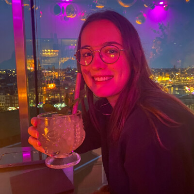 Dorine zoekt een Kamer / Appartement / Huurwoning / Studio in Amsterdam