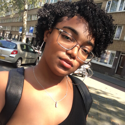 Eshanique  zoekt een Kamer / Appartement / Studio in Amsterdam