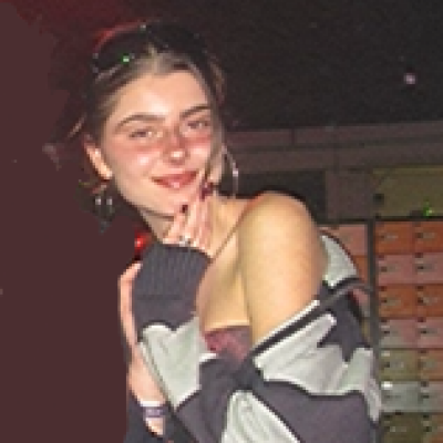 Eva zoekt een Kamer / Appartement / Huurwoning / Studio / Woonboot in Amsterdam