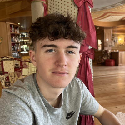 William zoekt een Kamer / Appartement / Huurwoning / Studio in Amsterdam