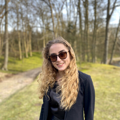 Hedwig zoekt een Kamer / Appartement / Huurwoning / Studio in Amsterdam