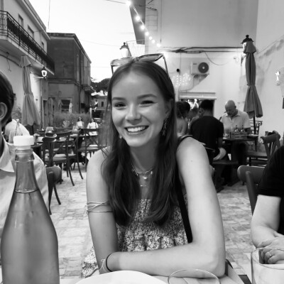 Anne zoekt een Kamer / Appartement / Huurwoning / Studio in Amsterdam