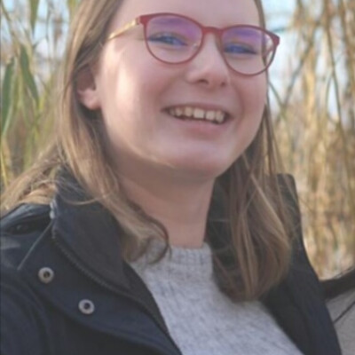 Julia zoekt een Kamer / Appartement / Huurwoning / Studio in Amsterdam