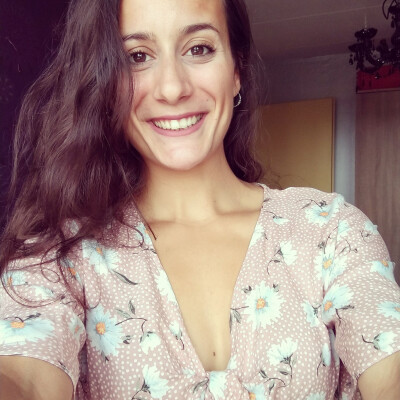 Eva  zoekt een Kamer / Appartement / Studio / Woonboot in Amsterdam