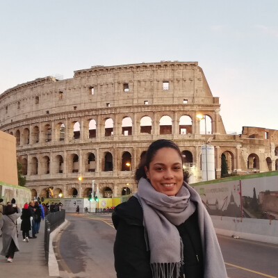 Stefanie zoekt een Kamer / Appartement / Studio in Amsterdam