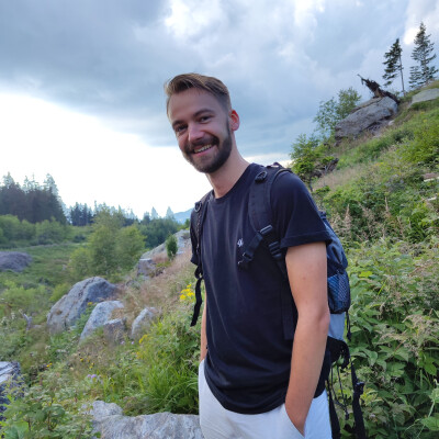 Menno zoekt een Kamer / Appartement / Huurwoning / Studio in Amsterdam