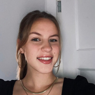 Annika zoekt een Kamer / Appartement / Huurwoning / Studio / Woonboot in Amsterdam