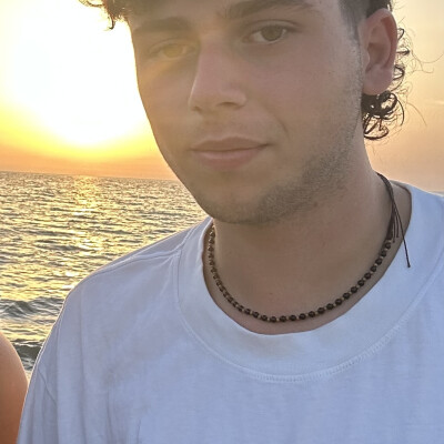 tommaso maria zoekt een Kamer / Appartement / Huurwoning / Woonboot in Amsterdam