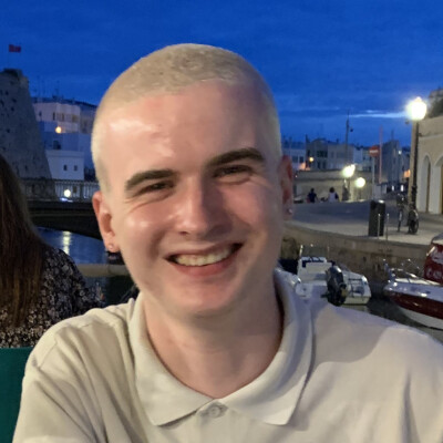 Fredrik  zoekt een Kamer / Appartement / Huurwoning / Studio in Amsterdam