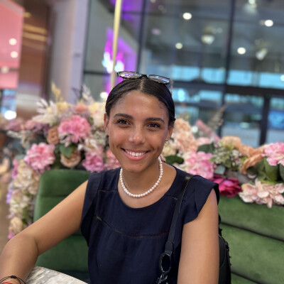 Renata zoekt een Kamer / Appartement / Huurwoning / Studio in Amsterdam