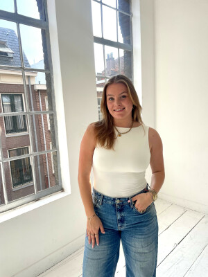 Robine  zoekt een Kamer / Appartement / Studio / Woonboot in Amsterdam
