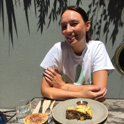 Sarah zoekt een Kamer / Appartement / Huurwoning / Studio / Woonboot in Amsterdam