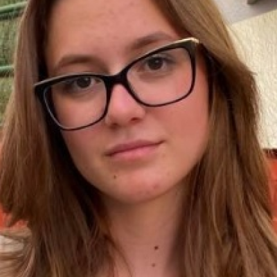 Nia zoekt een Kamer / Appartement / Huurwoning / Studio / Woonboot in Amsterdam