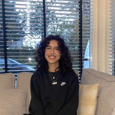 sally zoekt een Kamer / Studio in Amsterdam