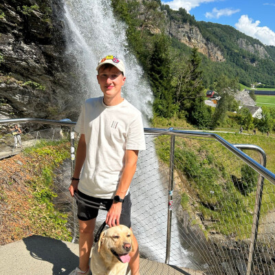 Koen zoekt een Kamer / Appartement / Huurwoning / Studio in Amsterdam
