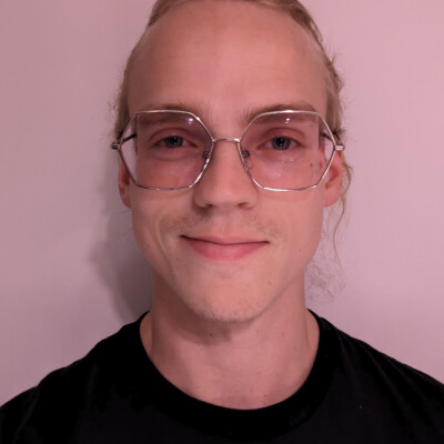 Mick zoekt een Kamer / Appartement / Huurwoning / Studio in Amsterdam