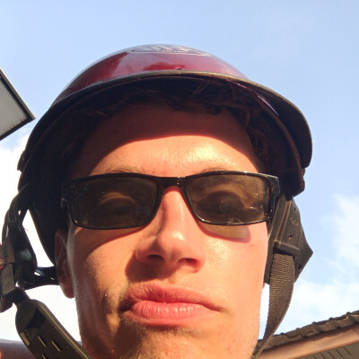 Dries zoekt een Kamer / Appartement / Huurwoning / Woonboot in Amsterdam