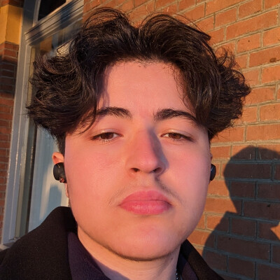 Sham zoekt een Kamer / Appartement / Huurwoning / Studio / Woonboot in Amsterdam