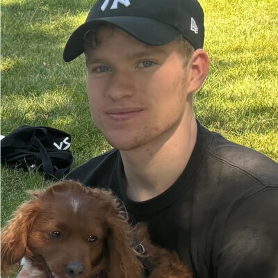 Tom zoekt een Kamer / Appartement / Huurwoning / Studio / Woonboot in Amsterdam