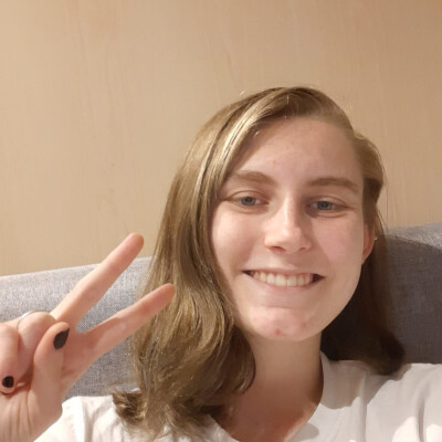 Laura zoekt een Kamer / Appartement / Huurwoning / Studio / Woonboot in Amsterdam