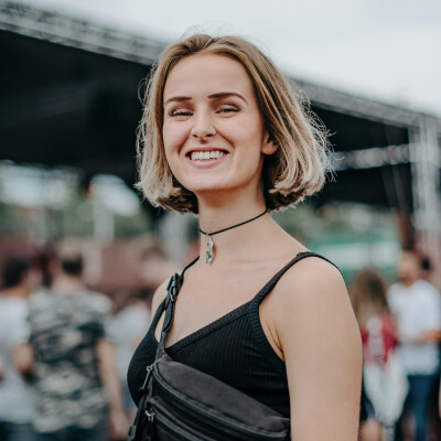 Rhoda zoekt een Kamer / Appartement / Huurwoning / Studio / Woonboot in Amsterdam